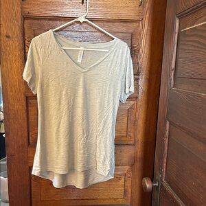 LuLaRoe Christy Light Gray V-Neck Short Sleeve Top